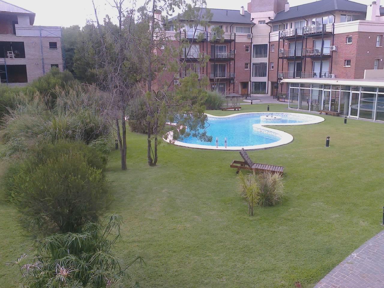 Boulevard Felix Aguilar esq. Ucrania · Ezeiza — foto 4