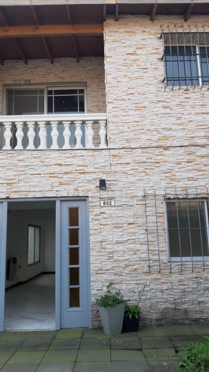 AVDOR. CATTANEO 800 · Morón — foto 3