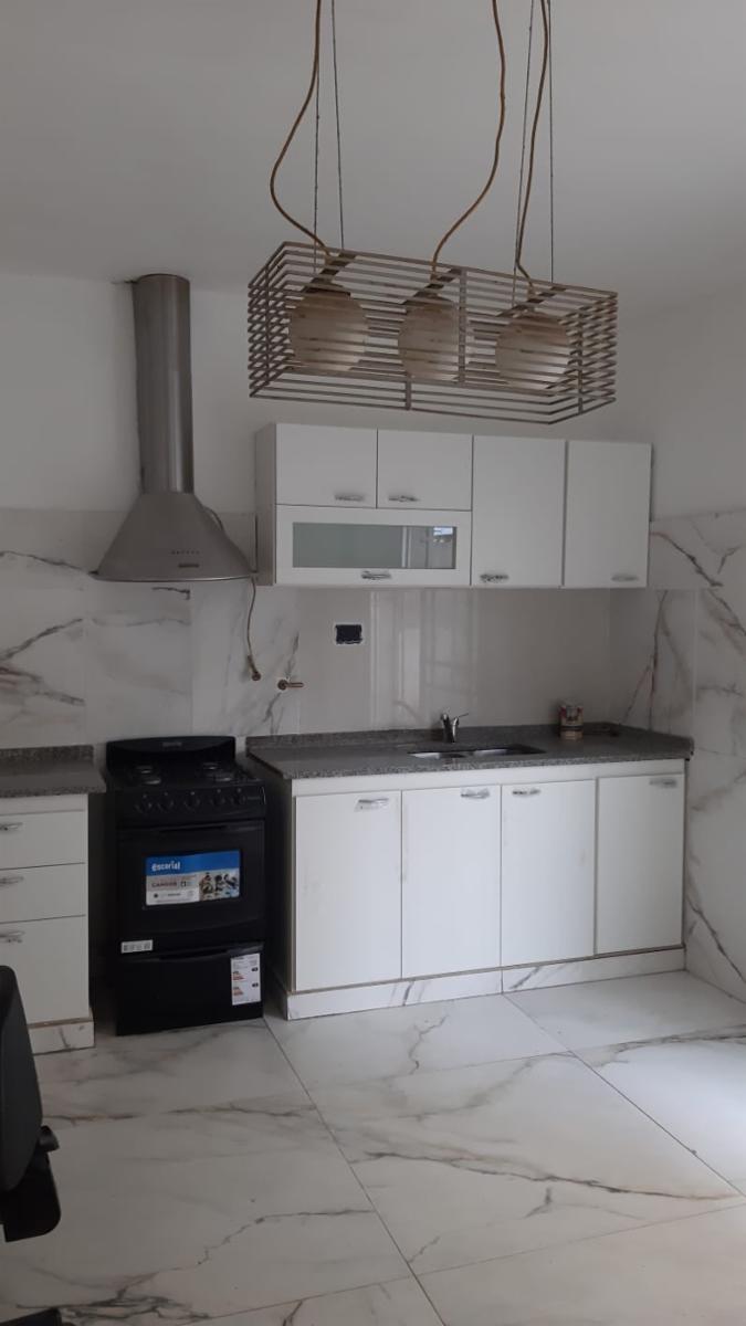 AVDOR. CATTANEO 800 · Morón — foto 6