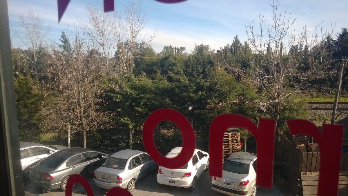EXCELENTE LOCAL COMERCIAL EN VENTA, EN COMPLEJO LA ESCALA, PILAR