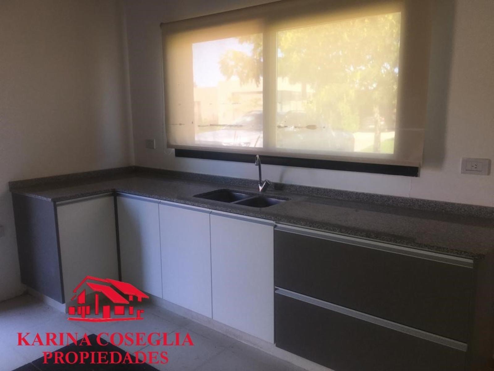 Bernardo de Irigoyen · Escobar — foto 3
