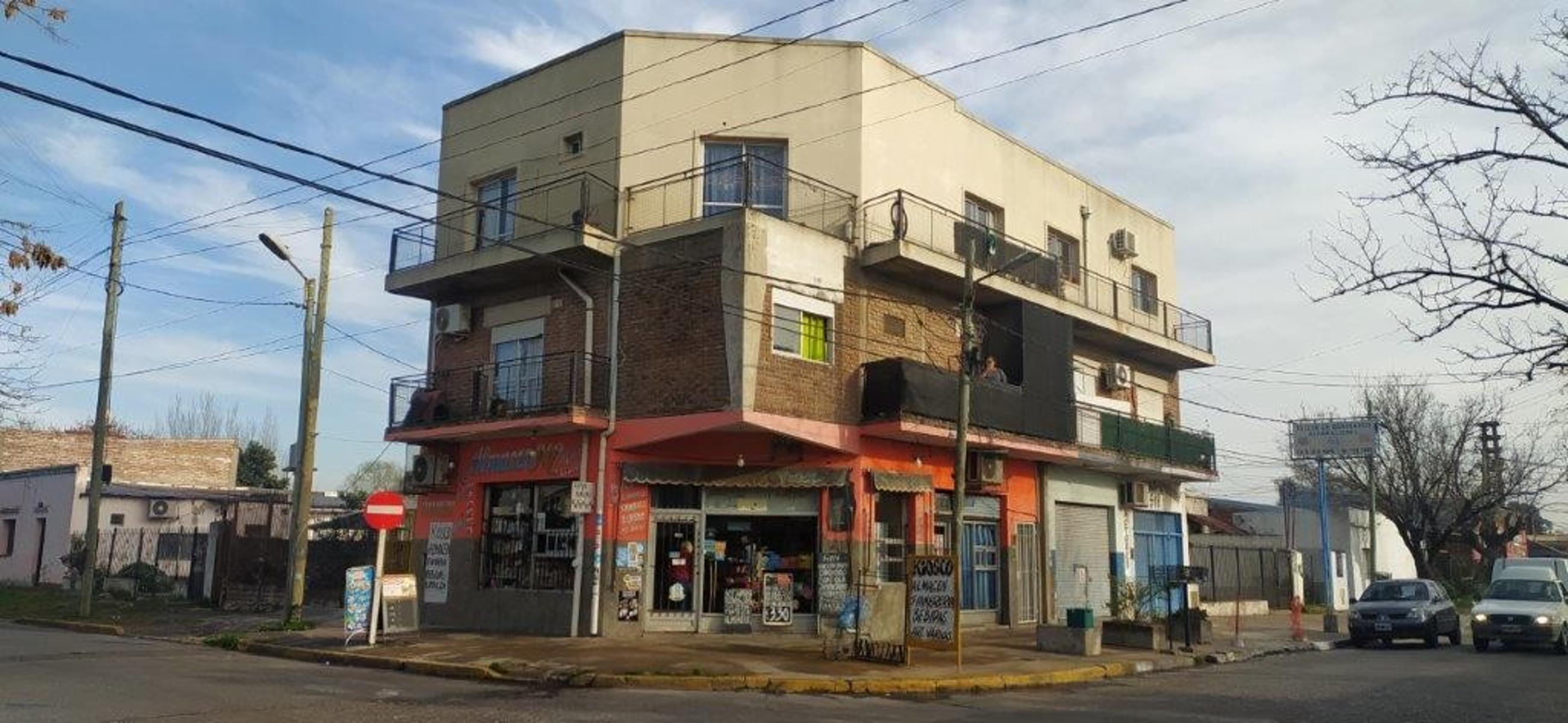 PEDRO PRAVAZ 914 · Esteban Echeverría — foto 6