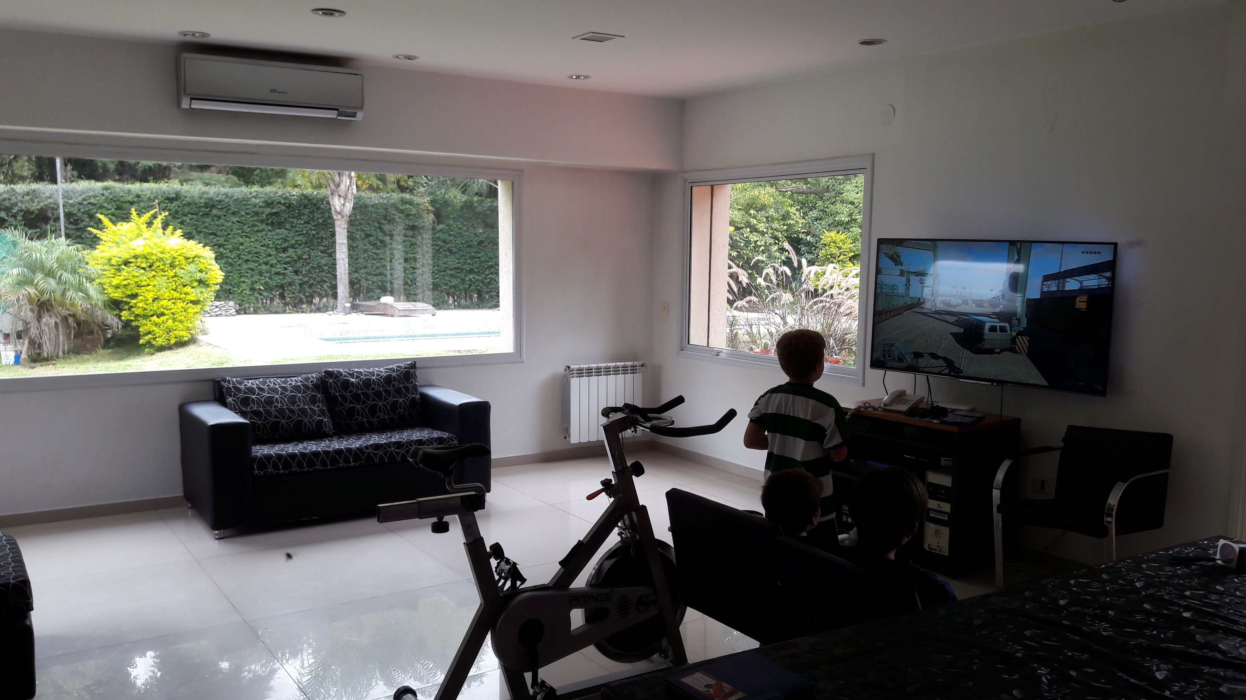 CASA SOBRE PARQUE 1400m2. NUEVA - S/ASF- excel. z/resid. ACC. OESTE  gas nat. y serv. NOVOA PROPIEDADES