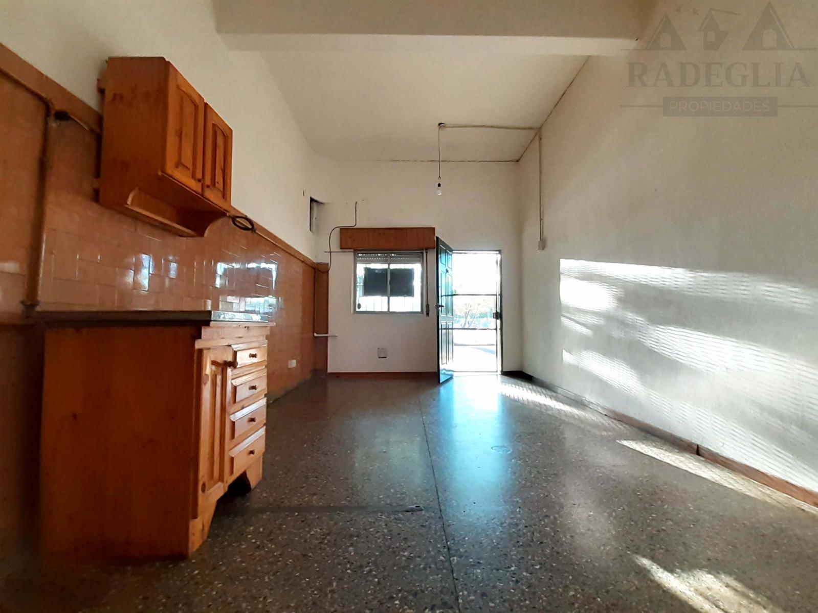 Pellegrini 1089- Burzaco · Almirante Brown — foto 3