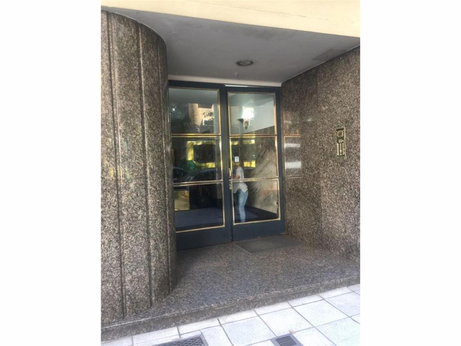 Departamento 4 amb con patio pequeño, Apto Crédito. Caballito