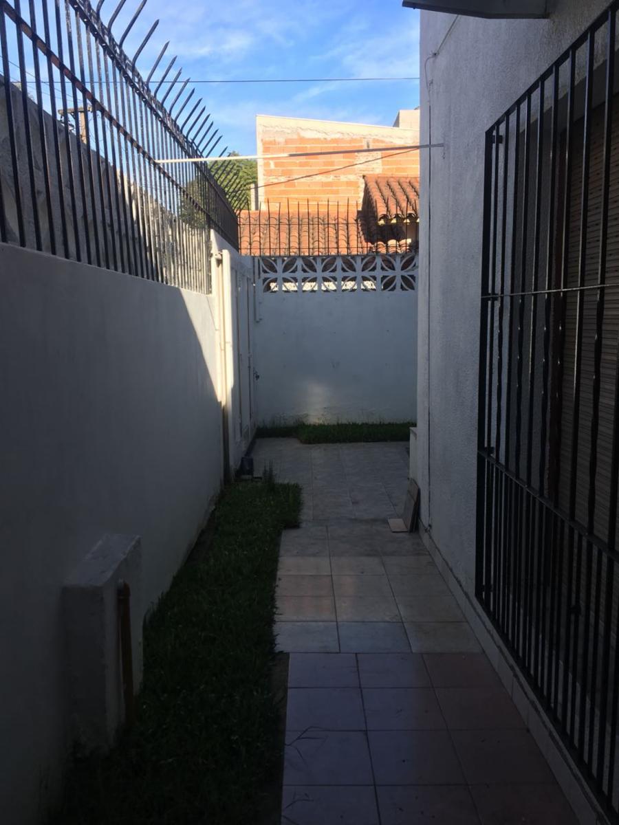 EXCELENTE CHALET EN ESQUINA DE 4 AMBIENTES 180 M2 CUB.