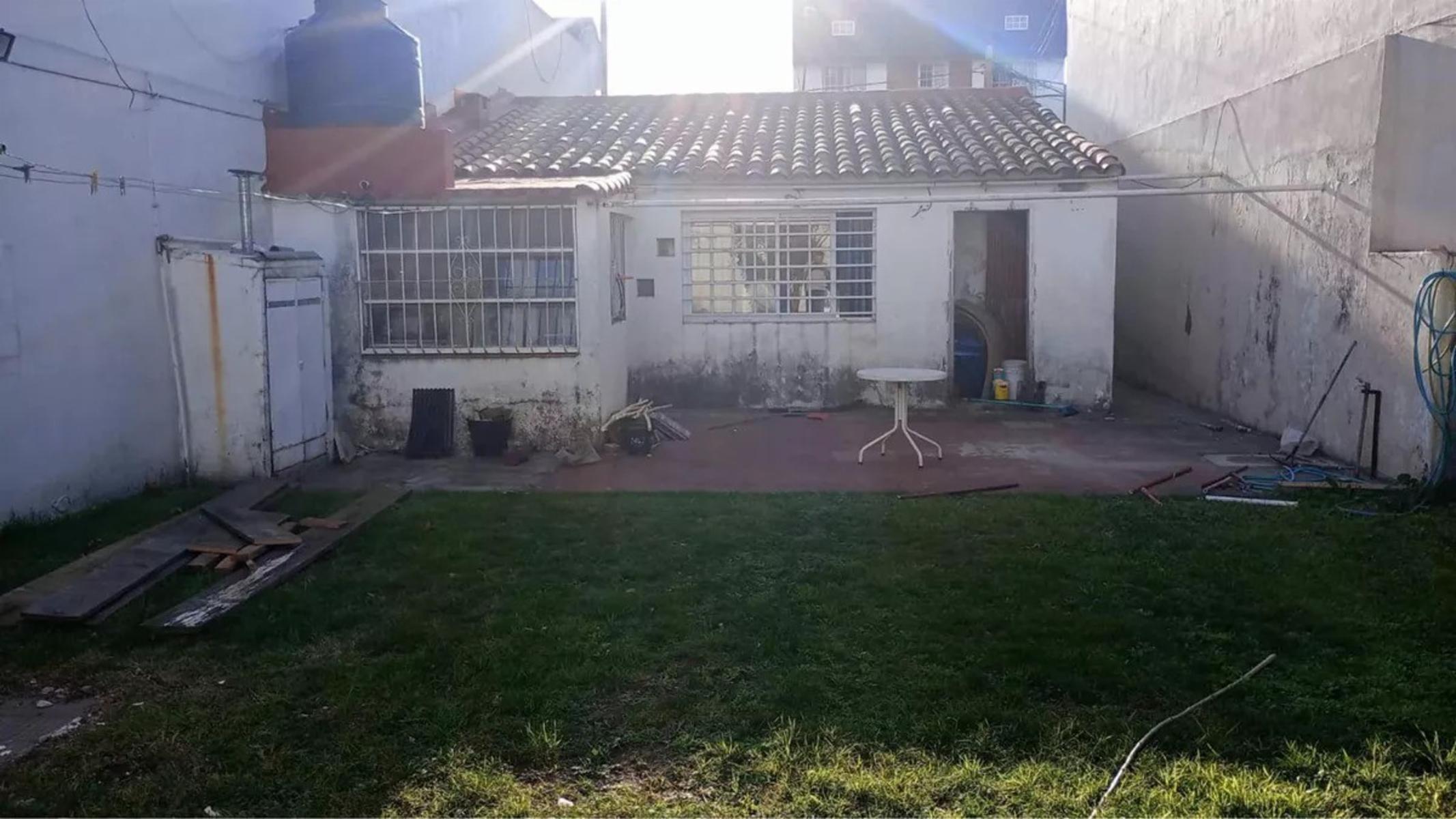 CASA AMERICANA 3 AMBIENTES SOBRE LOTE PROPIO DE 8.66 X 26 - IDEAL CONSTRUCTOR - RAMOS MEJIA