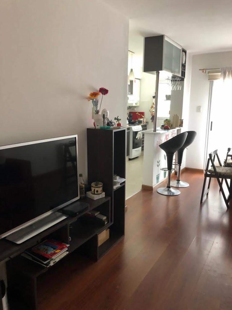 Venta de departamento de dos ambientes en Banfield