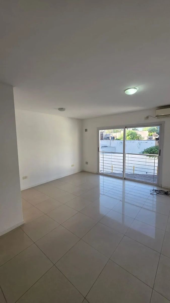 VENTA - DEPARTAMENTO MONOAMBIENTE CON COCHERA CASTELAR