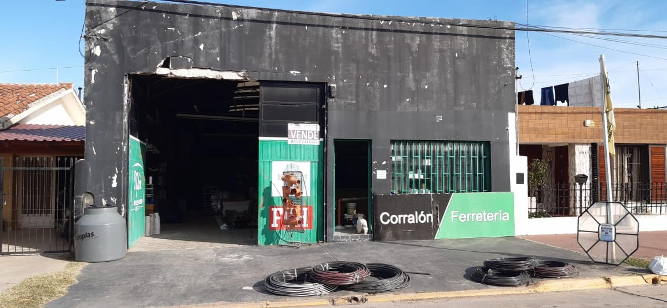 Local con galpón en barrio Pizarro