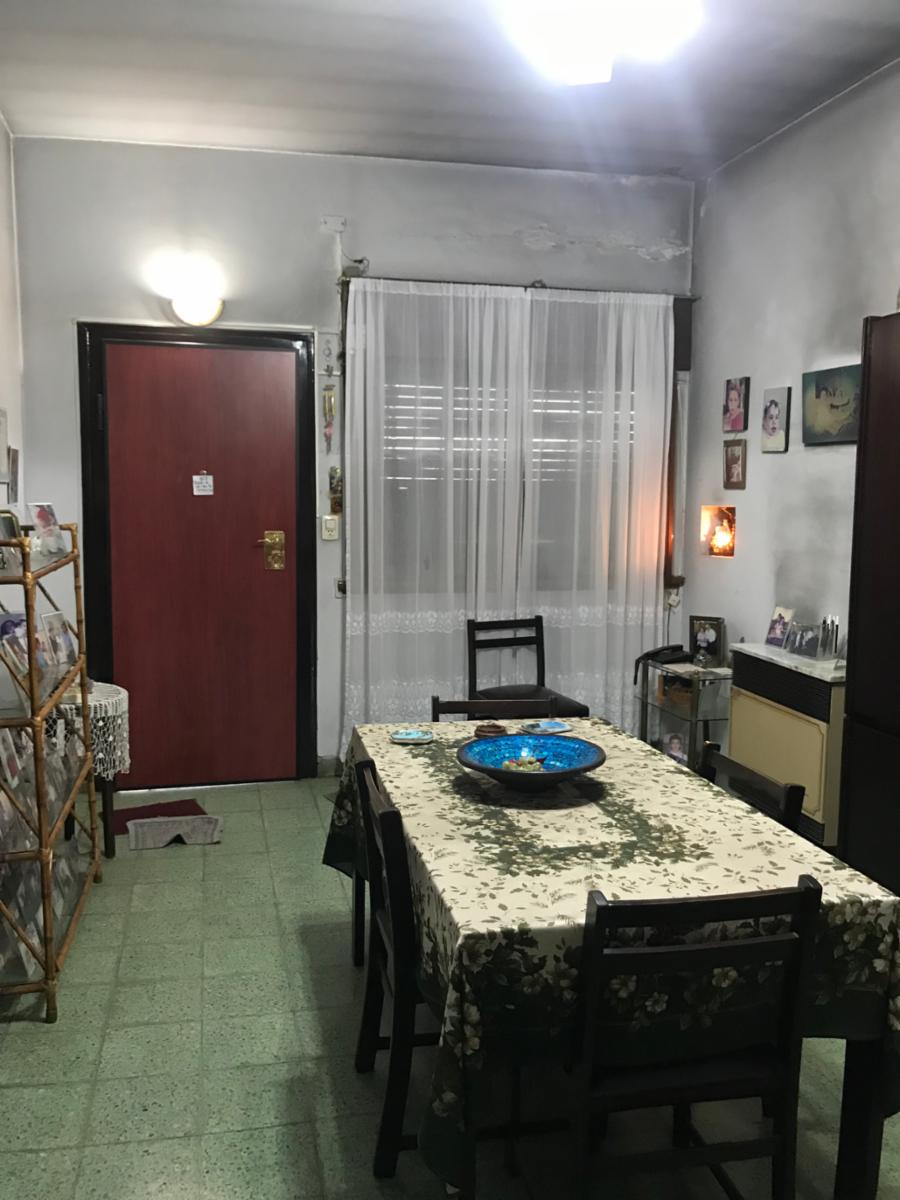 VENTA - CASA - VILLA MADERO - 3 AMBIENTES CON GARAJE , QUINCHO CON PARRILLA y BAÑO - FONDO LIBRE - SOBRE LOTE DE 8.66 x 43.30 -