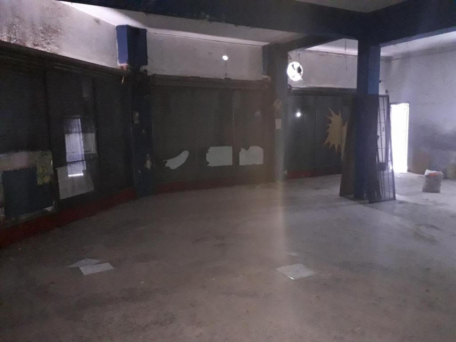 LOCAL DE 85M² APROX. (TALCAHUANO 909) C.MADERO