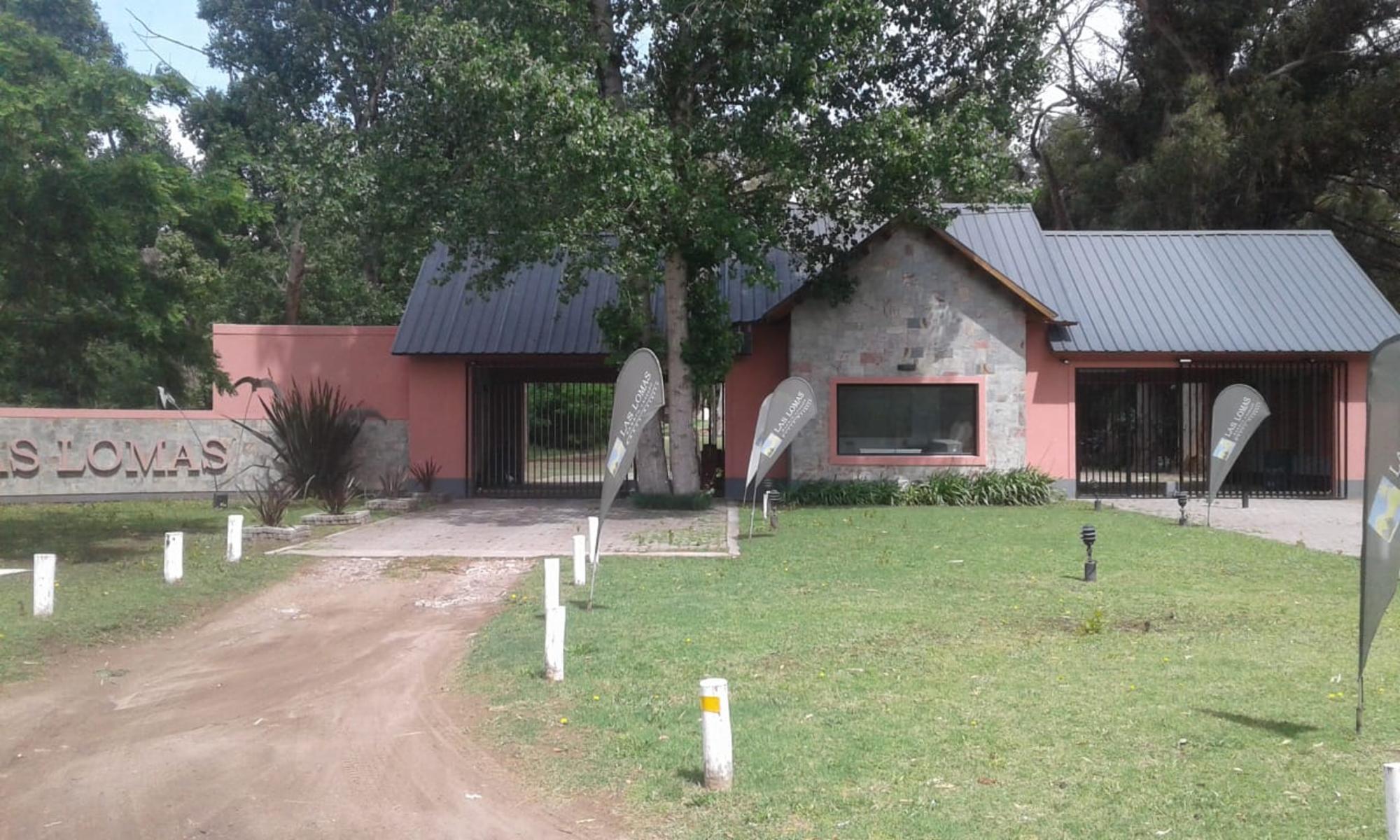 LOTE EN BARRIO CERRADO LAS LOMAS,CALLE EL CEDRON ENTRE LAVANDA Y JAZMIN