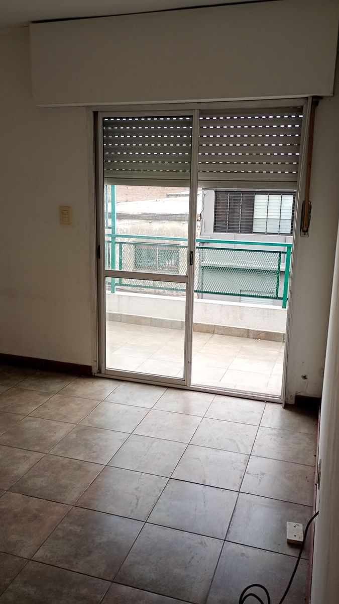 Merlo 48 2º Piso Depto 5 · La Matanza — foto 6