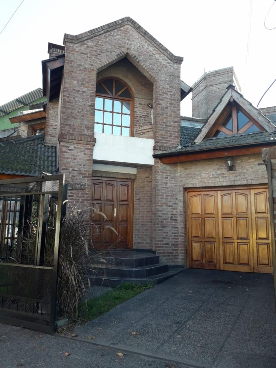 IMPORTANTE CHALET EN EXCELENTE UBICACIÓN