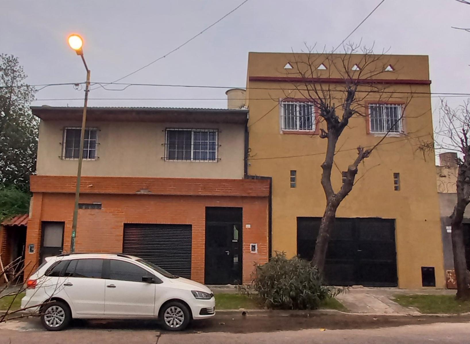 Venta en block: 3 viviendas de 3 amb + 2 de 2 amb - Villa Ballester