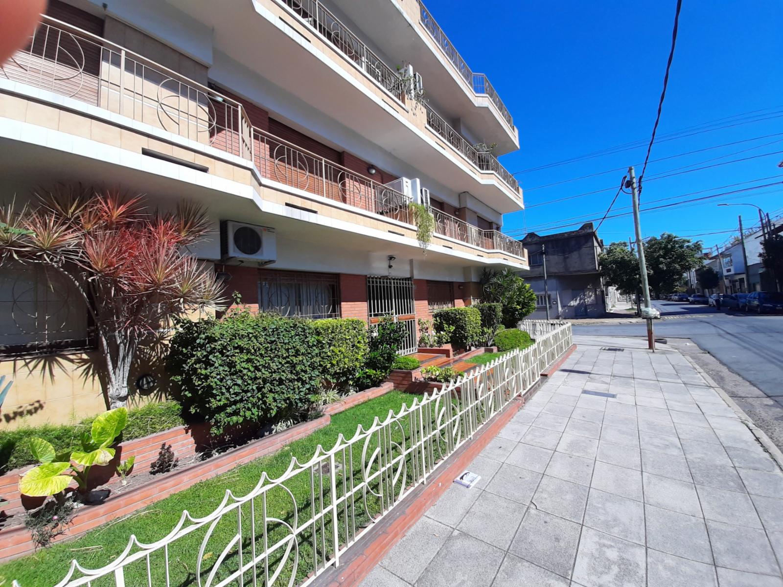 SENADOR PALLARES 2590 · Lanús — foto 3