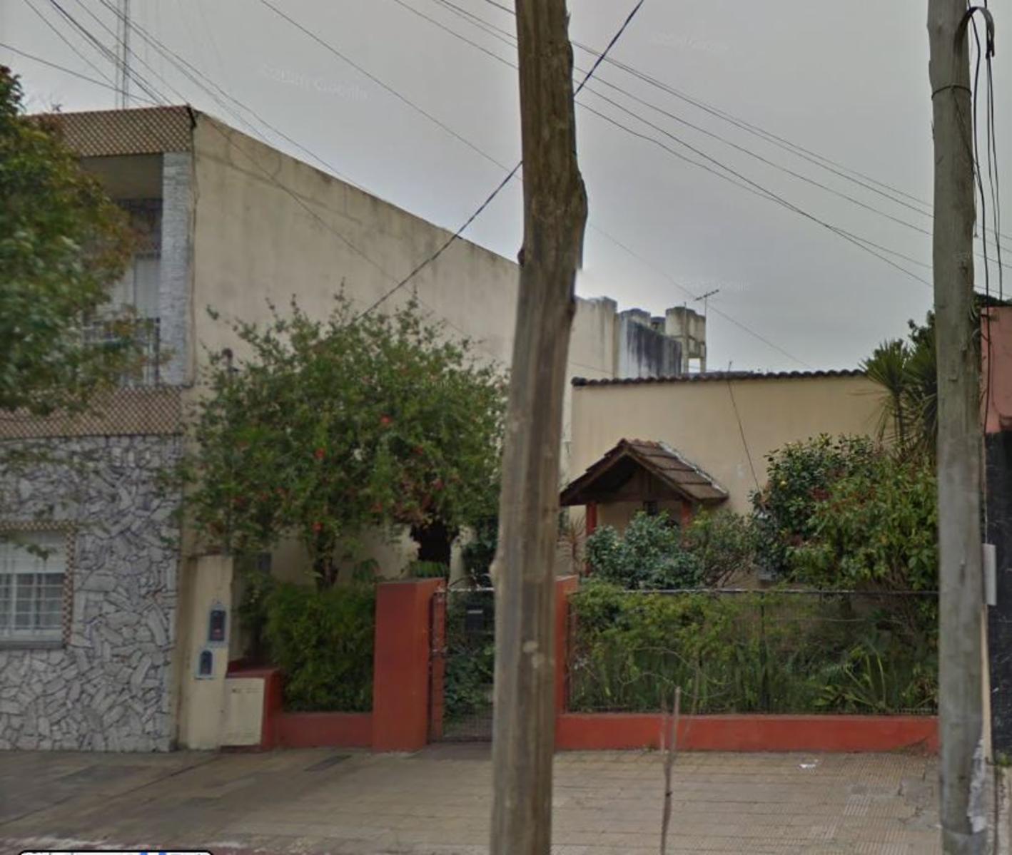 NUEVO VALOR VILLA LUZURIAGA CASA 3 AMBIENTES EXCELENTE LOTE MUY BUENA UBICACIÓN IDEAL EMPRENDIMIENTO