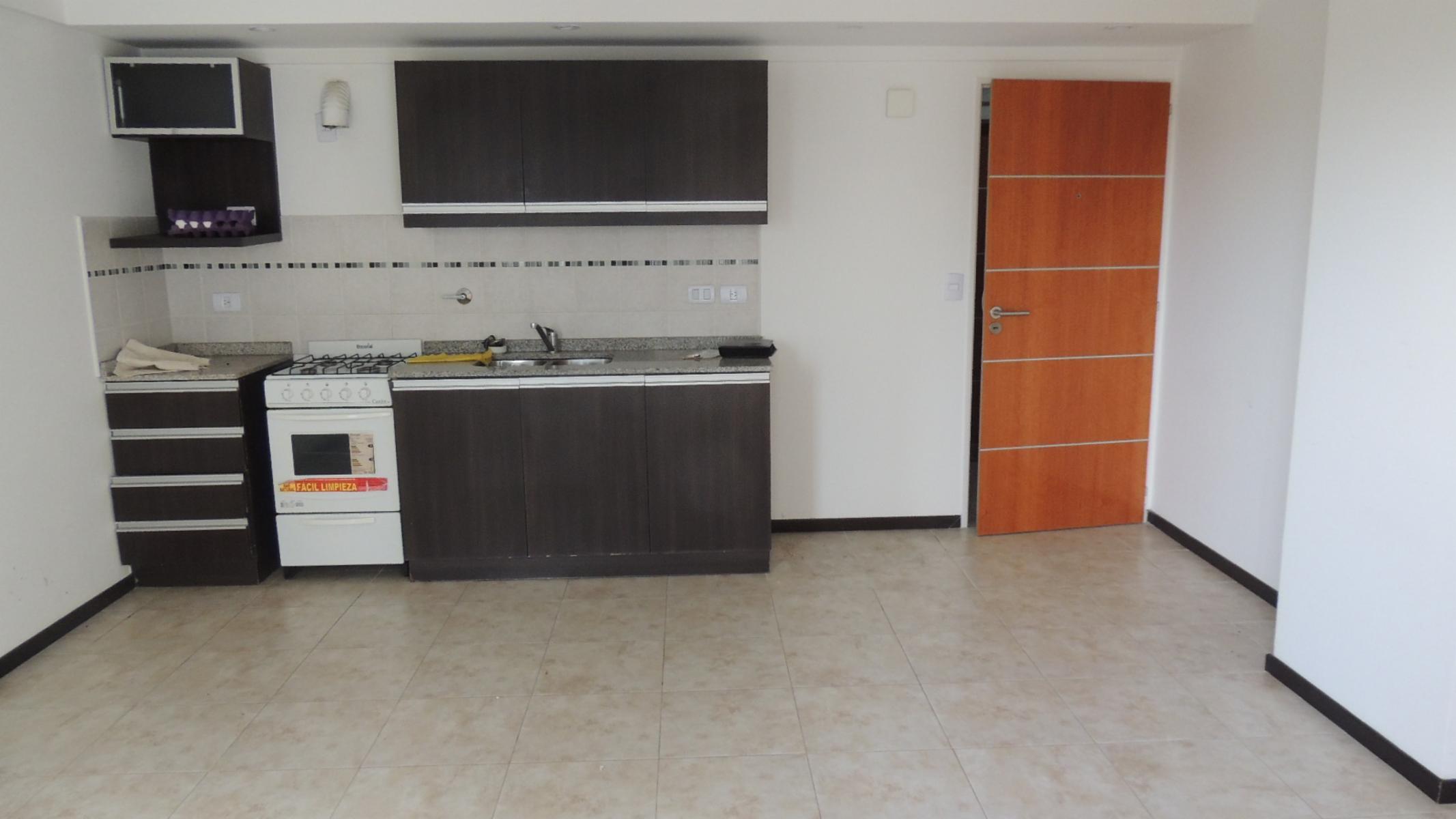 ALMTE. BROWN 200 · Morón — foto 5