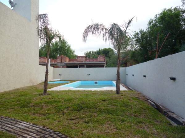A 10 CUADRAS DEL CENTRO Y 2 CUADRAS DEL RIO · Punilla — foto 23