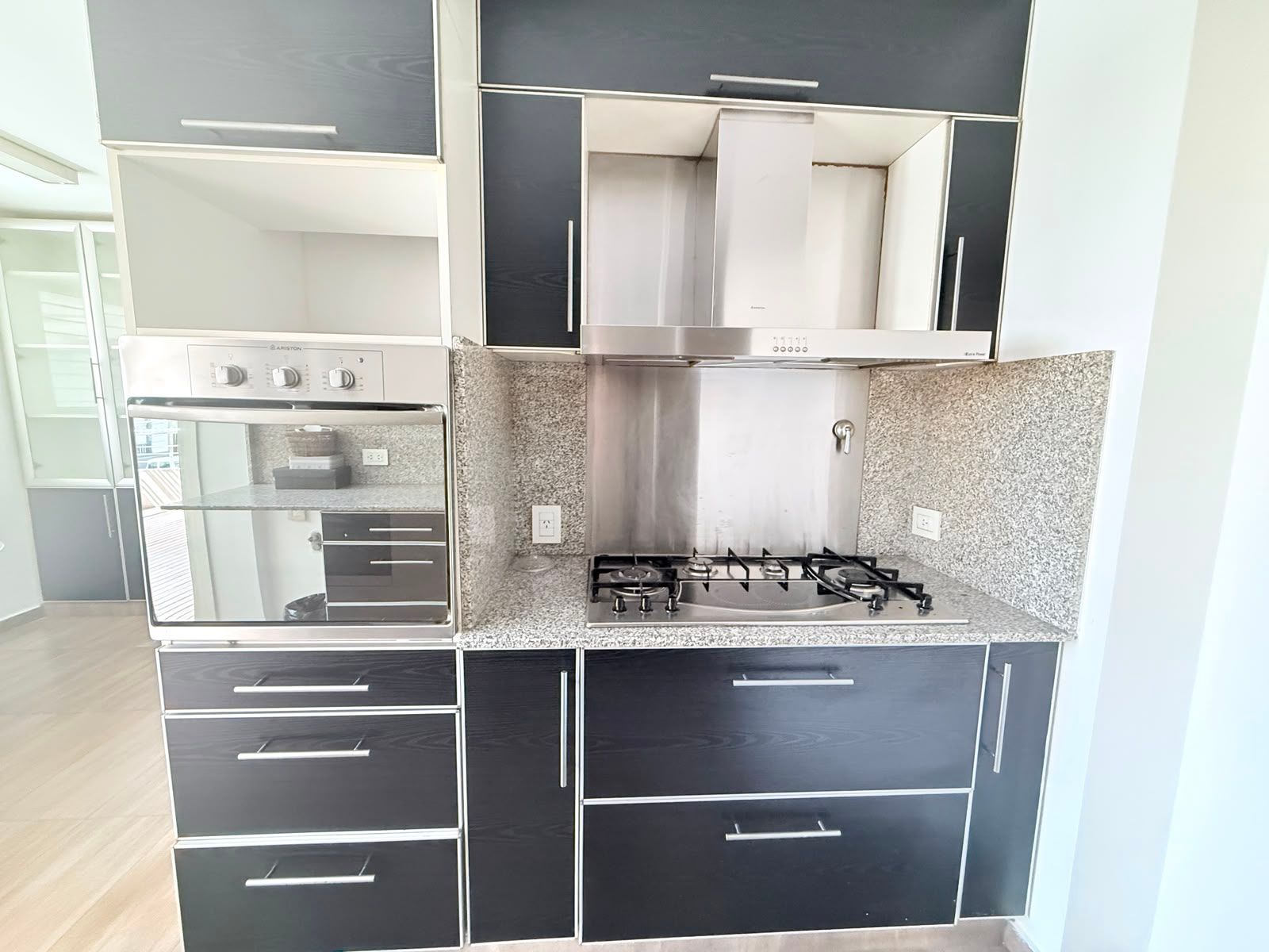 R L FALCON 5700 · Villa Luro — foto 17