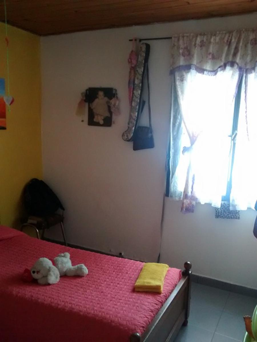 Vivienda de tres dormitorios en proximidad del Lago Moreno. Barrio Covibar