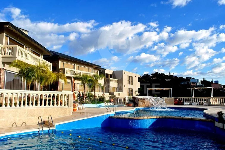 SE VENDE HOTEL DE CATEGORÍA EN LA CIUDAD DE CARLOS PAZ - CÓRDOBA - 22 HABITACIONES - PREDIO DE 4600 M2
