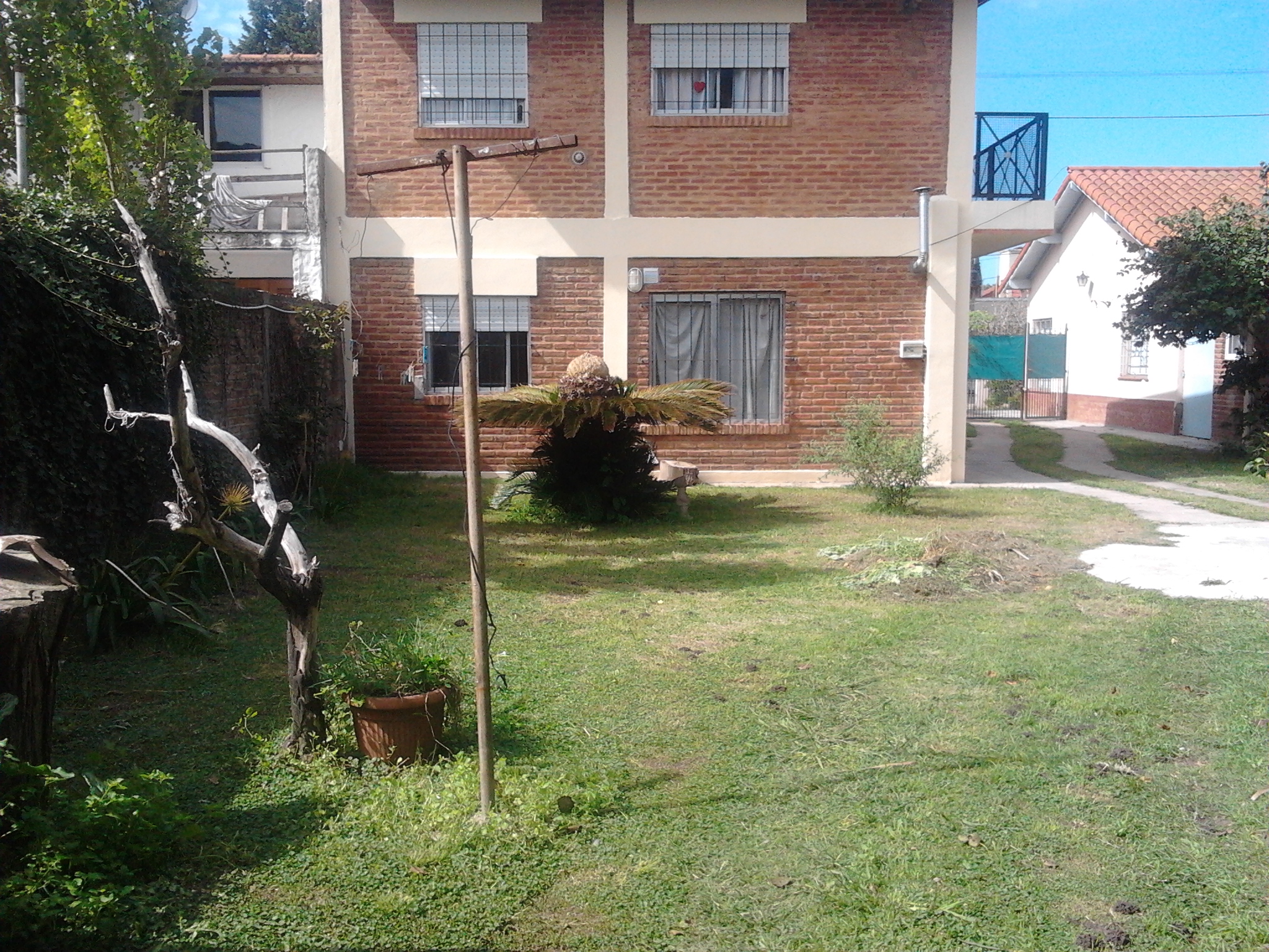 DEPARTAMENTO 3 AMBIENTES PB ACCESO POR ESCALERA- WIFI MAS CABLE