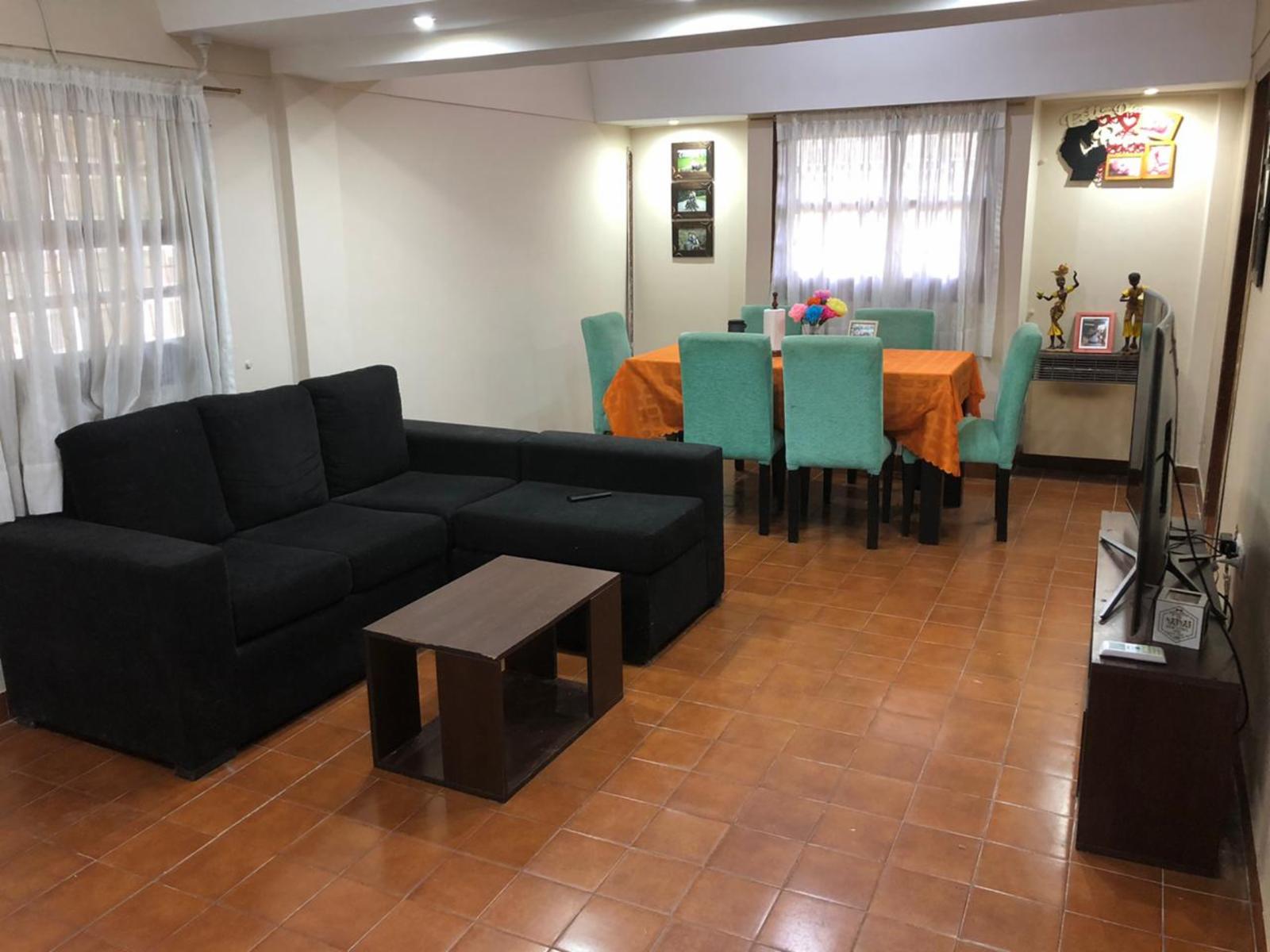 Casa estilo abovedada en Ituzaingo Norte de 4 ambientes con cochera para varios autos