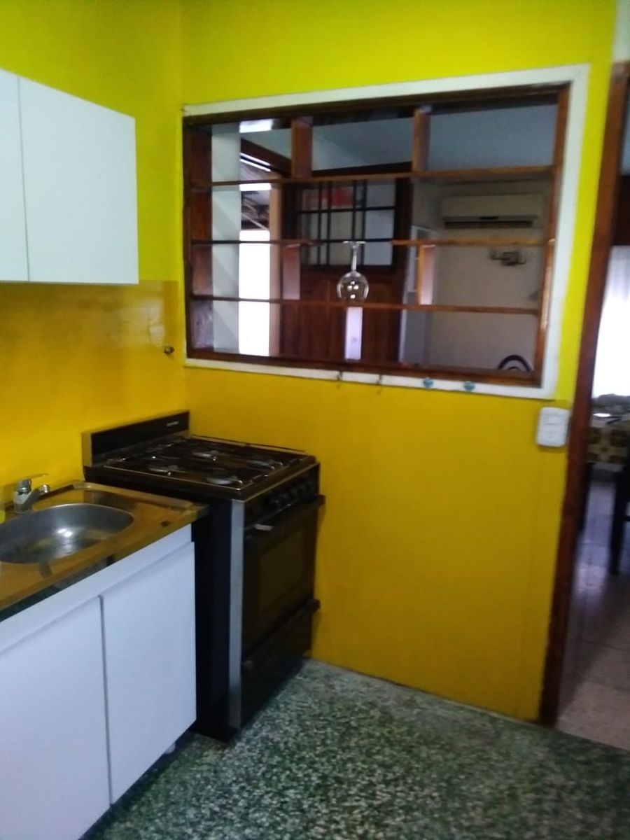 VENTA DE CASA A REFACCIONAR- CON TODOS LOS SERVICIOS