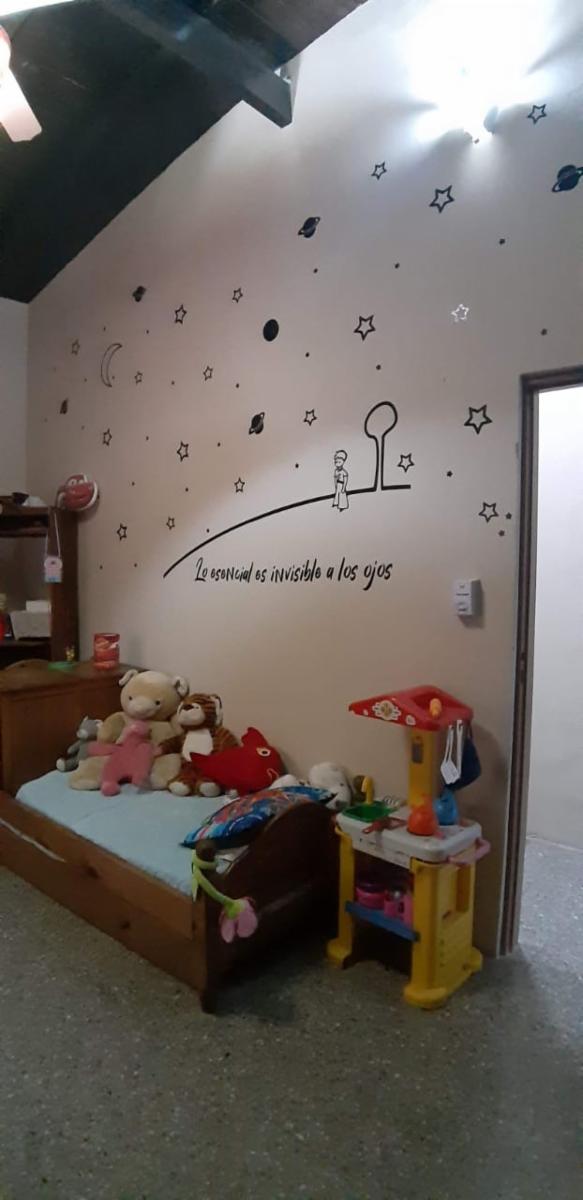 EXCELENTE PROPIEDAD CASA REMODELADA A NUEVA EN GARIN BUENA UBICACION