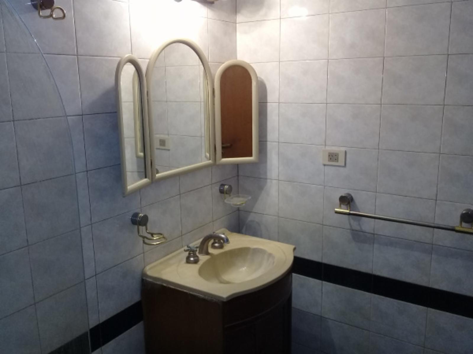 EXCELENTE DEPARTAMENTO DE 3 AMBIENTES EN PRIMER PISO.