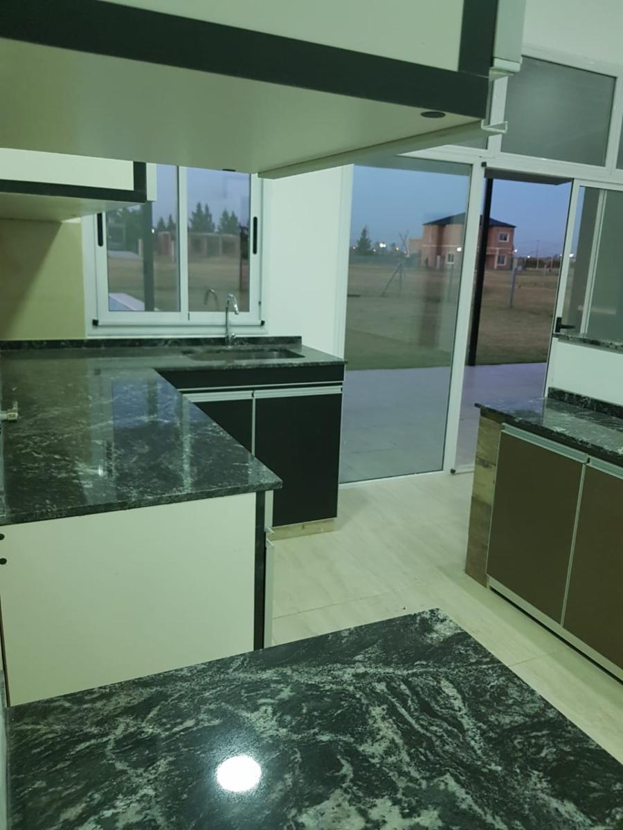SARGENTO CABRAL · Ezeiza — foto 4