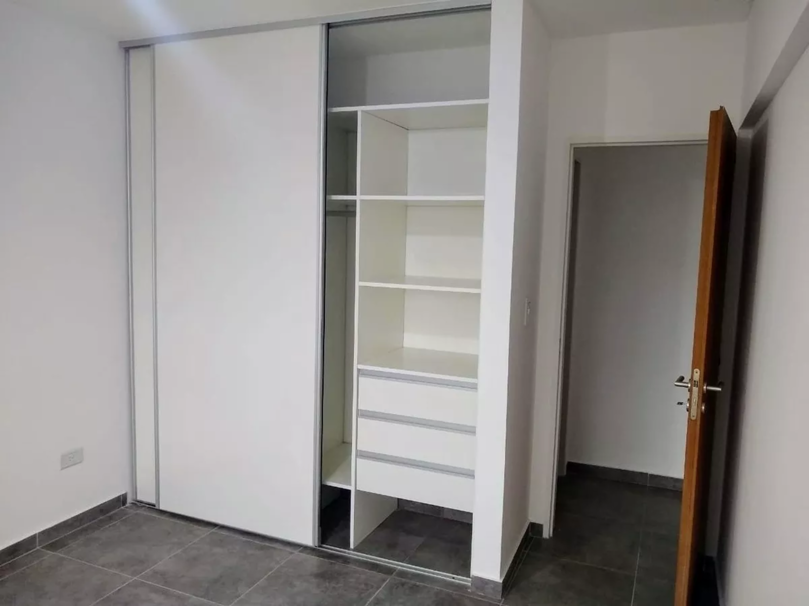 CARLOS PELLEGRINI 1300 · Morón — foto 4