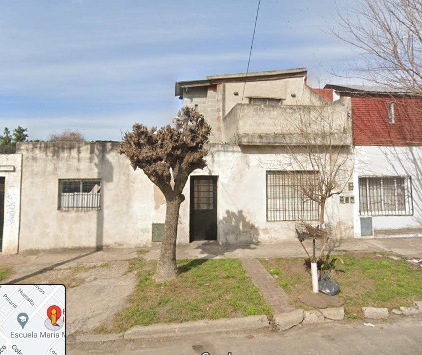 Casa 3 ambientes con depto de 2 amb al fondo mas un galpon