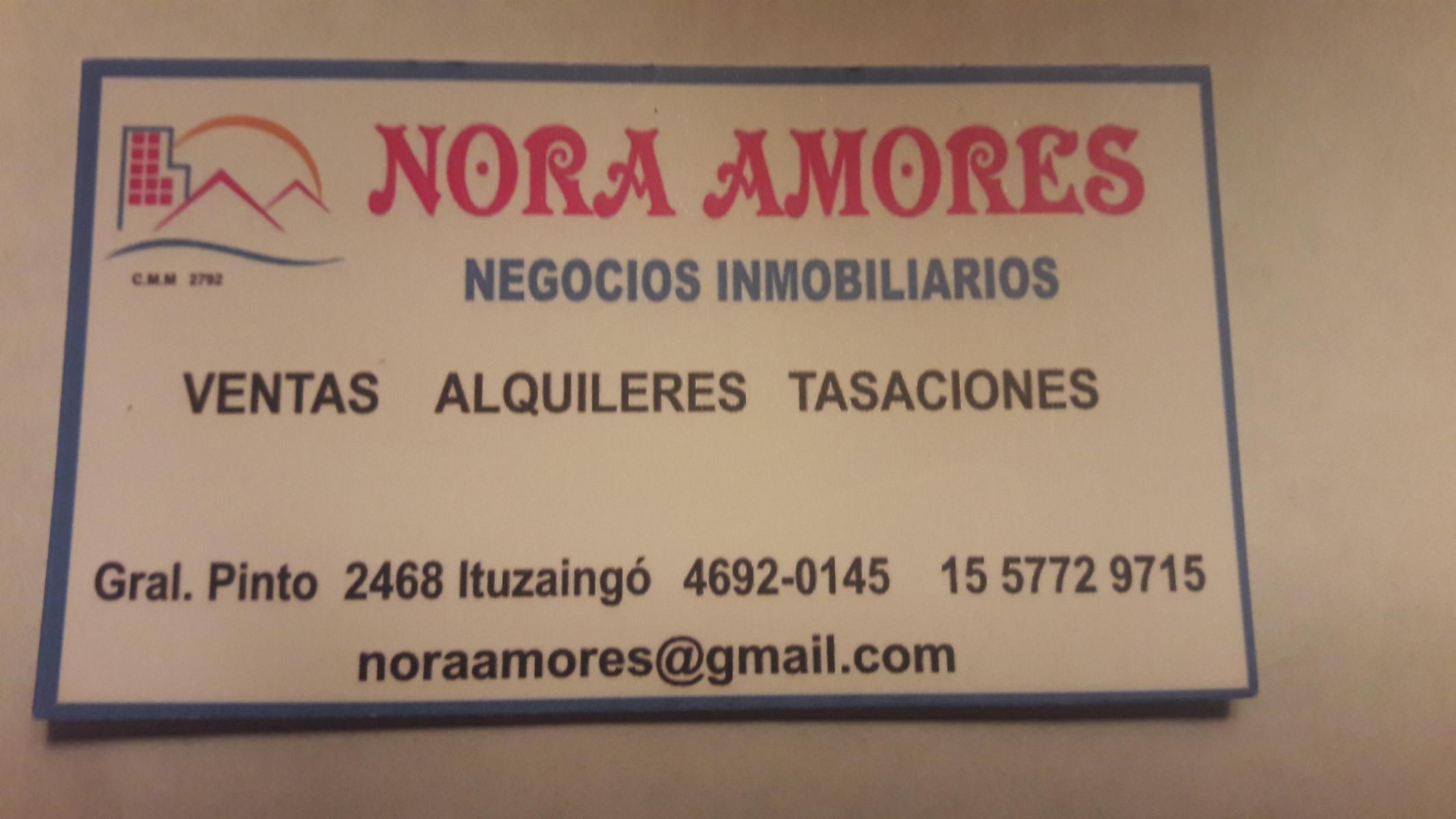 EXCELENTE CASA EN DOS PLANTAS CON GARAGE DE 4 AMBIENTES .