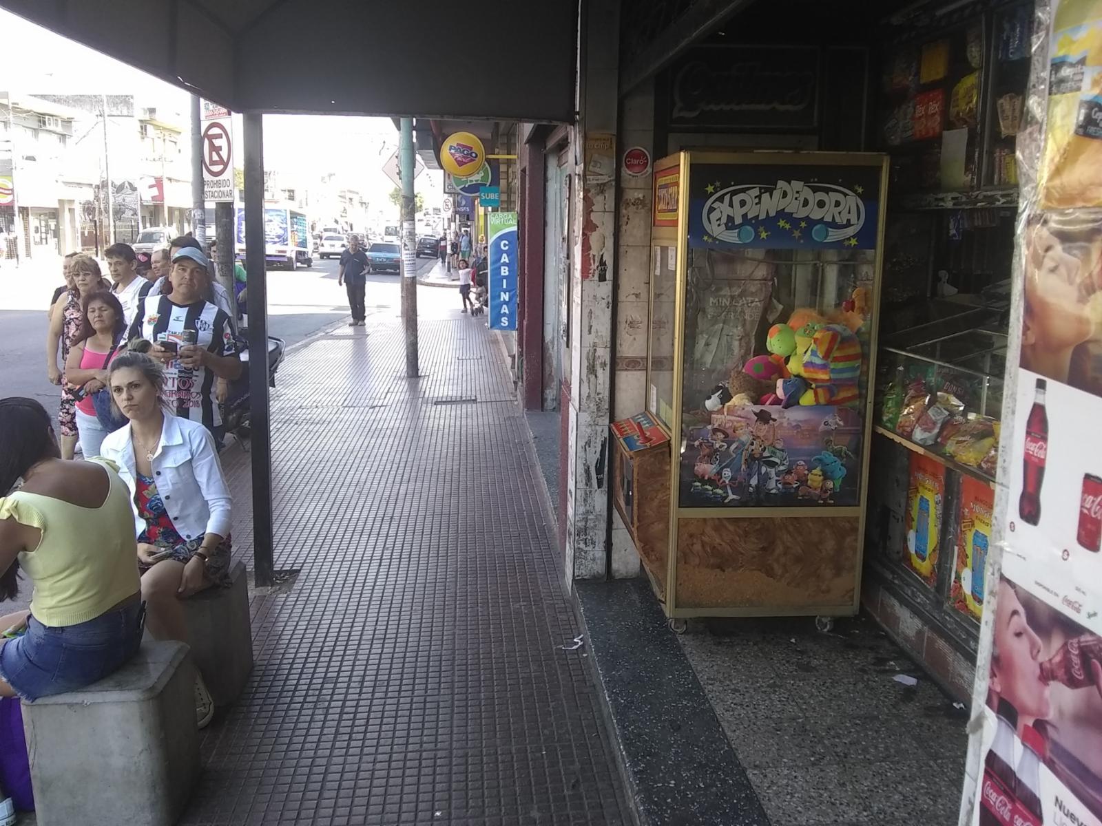 EXCELENTE FONDO DE COMERCIO KIOSCO EN PLENO CENTRO COMERCIAL DE SUAREZ CON MUY BUENA TRAYECTORIA EN LA ZONA. IDEAL INVERSOR