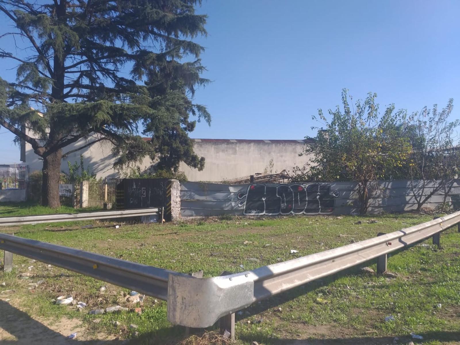 av. Derqui · Morón — foto 3