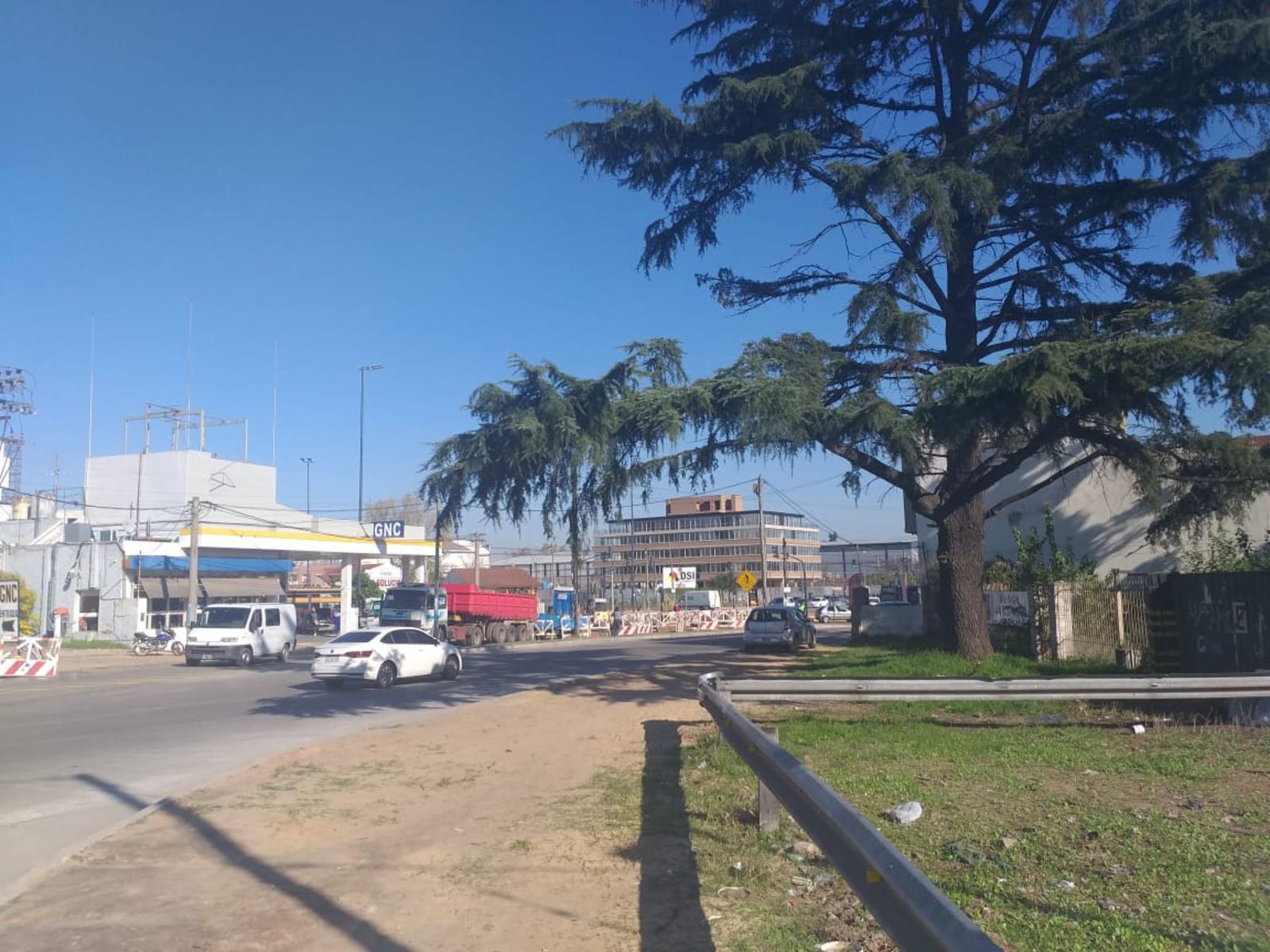 av. Derqui · Morón — foto 4