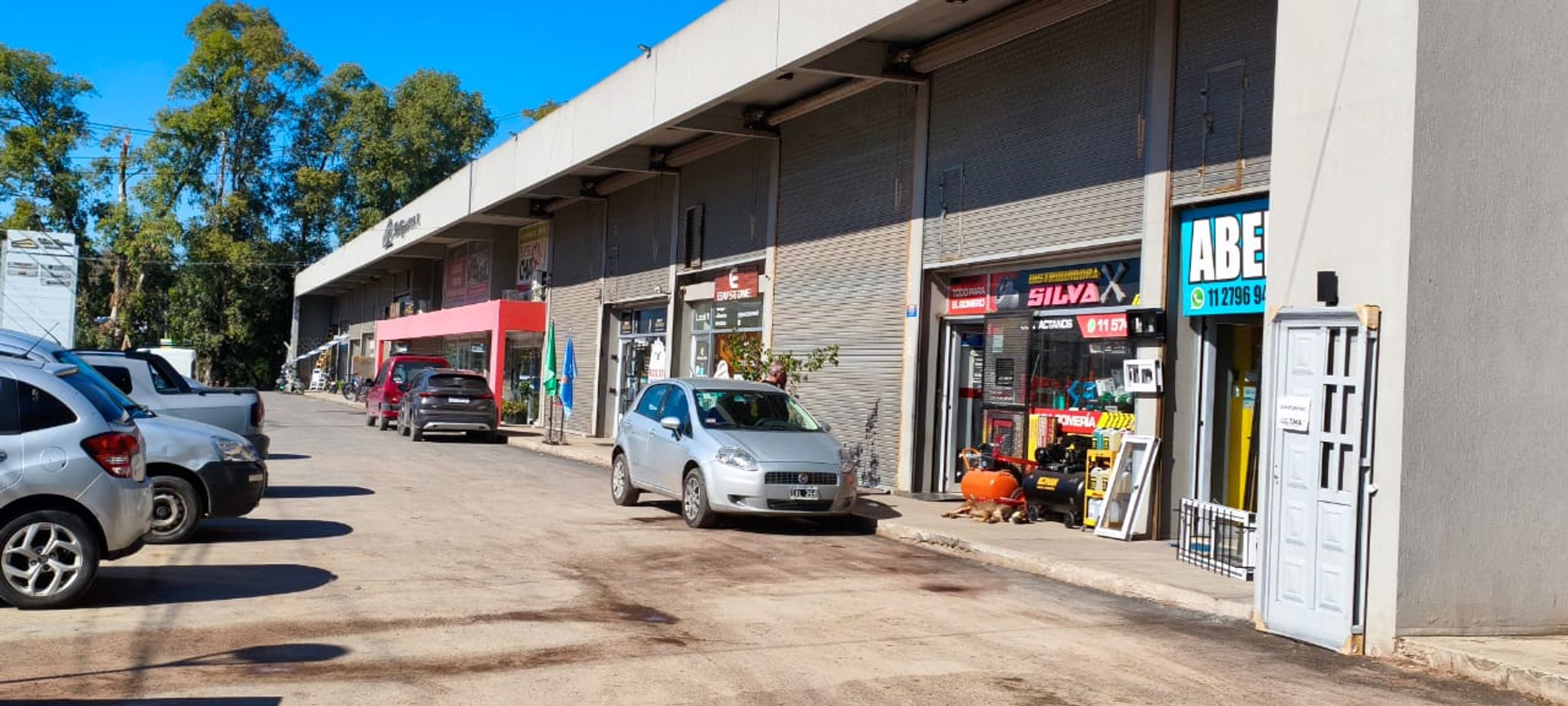 LOCAL EN VENTA EN MORENO EN COMPLEJO MARIA EUGENIA BUREAU