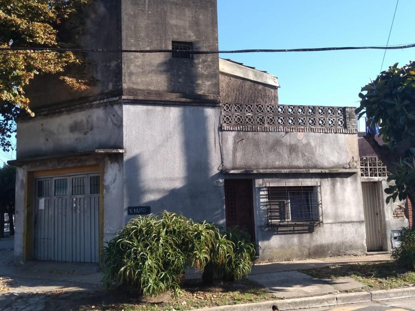 LA FUENTE Y VICTOR HUGO · Avellaneda — foto 3
