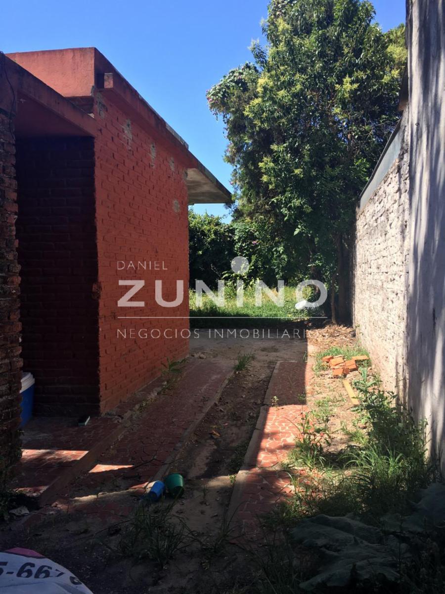 Casa de dos ambientes a la venta en San Miguel