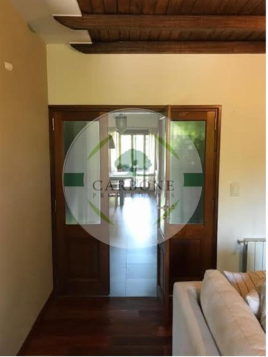Miranda al 900  CHALET EN BUEN ESTADO (COCHERA, JARDÍN, QUINCHO, PISCINA) · Hurlingham — foto 11