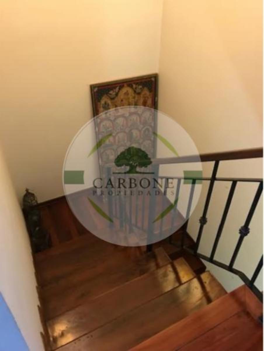 Miranda al 900  CHALET EN BUEN ESTADO (COCHERA, JARDÍN, QUINCHO, PISCINA) · Hurlingham — foto 5
