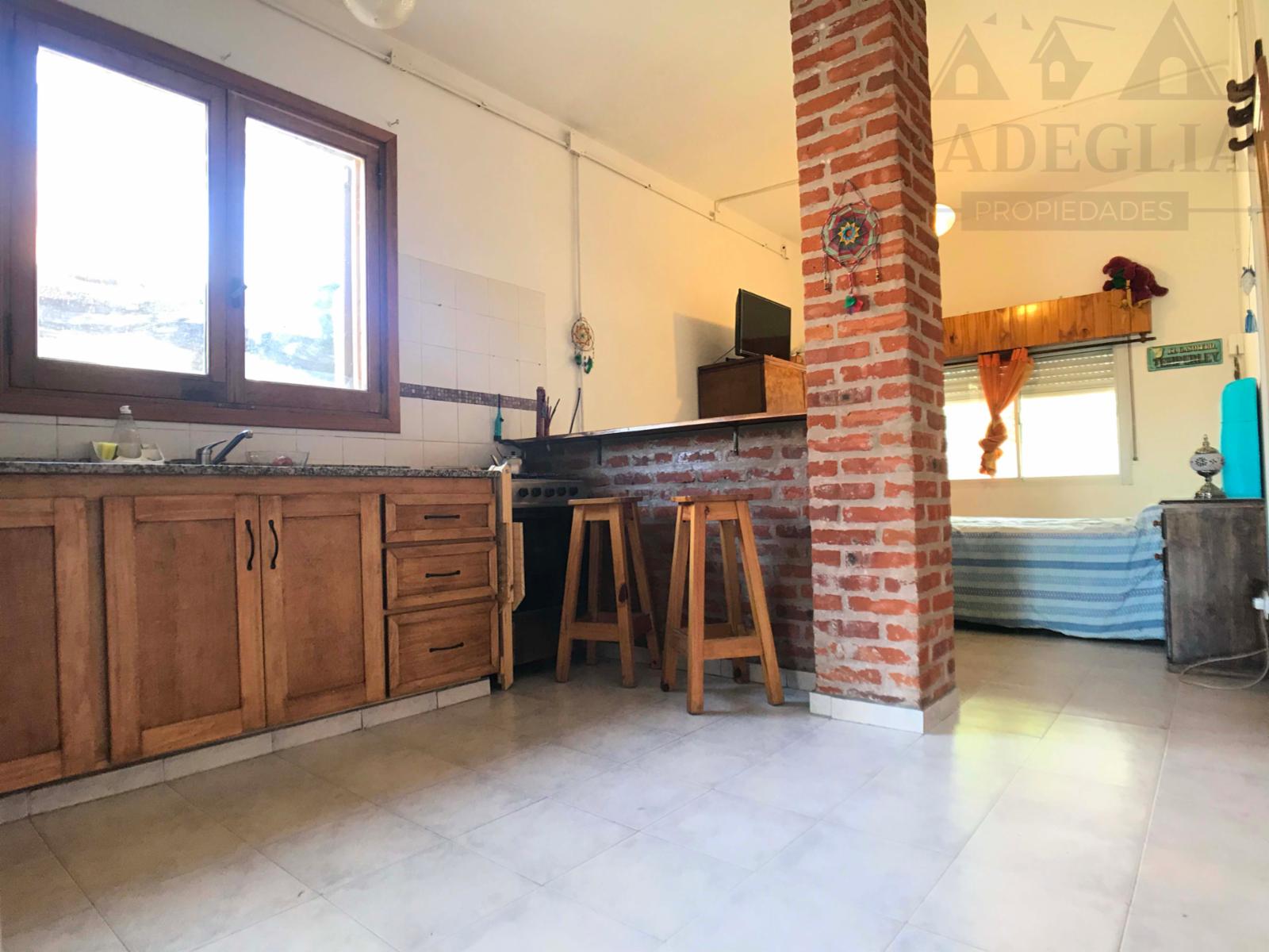 Etchenagucia 1147- Burzaco · Almirante Brown — foto 3
