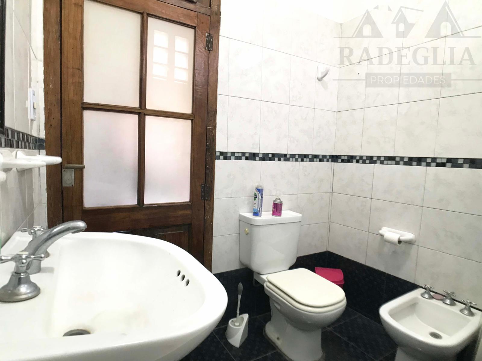 Etchenagucia 1147- Burzaco · Almirante Brown — foto 8