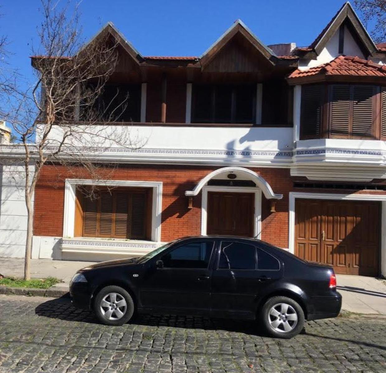VENTA CASA 5 AMB CON COCHERA Y PISCINA LANUS