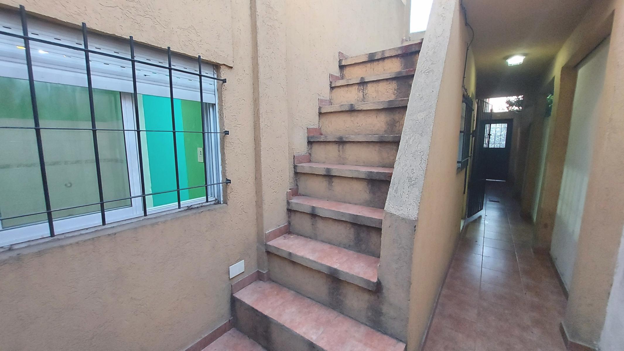 Juan José Castaño 925 · Morón — foto 12