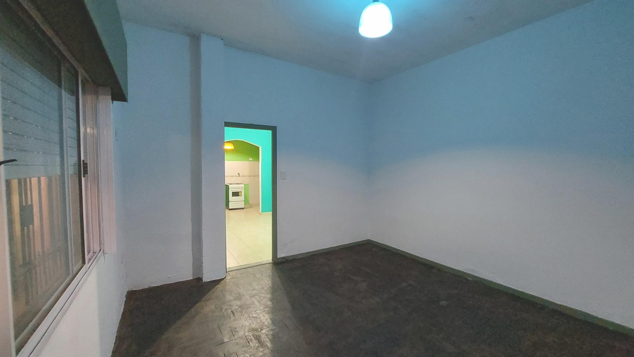 Juan José Castaño 925 · Morón — foto 14