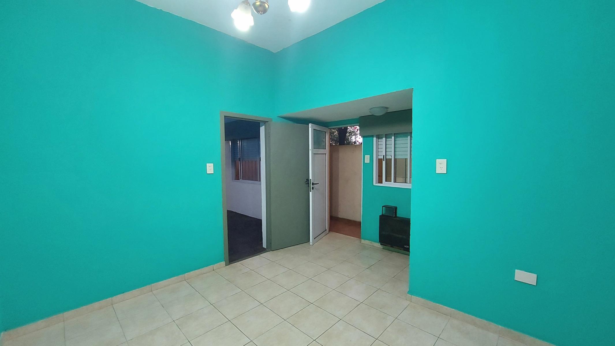 Juan José Castaño 925 · Morón — foto 6